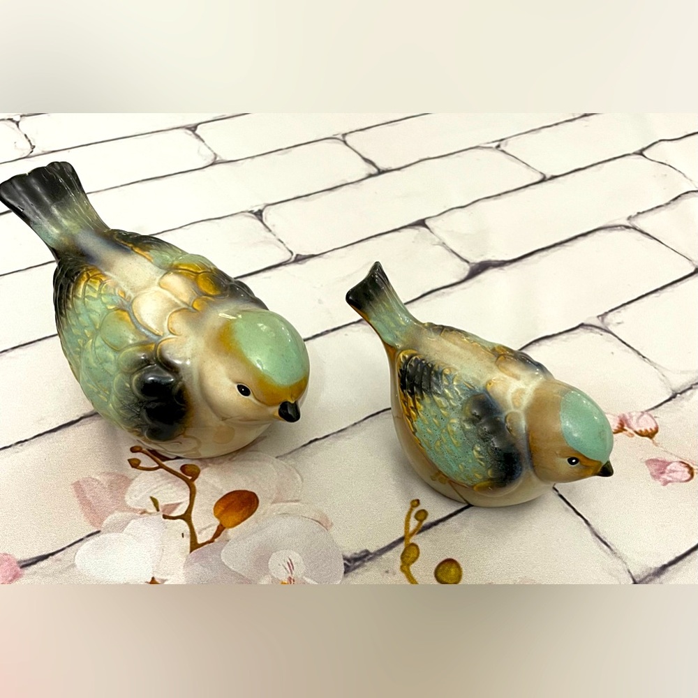 Partridge table decor set.